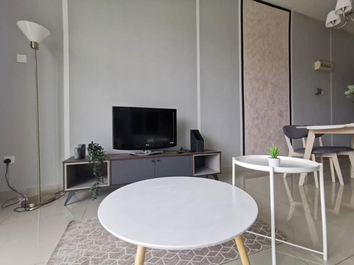 11-Modern Homestay Palazio Lake View Mount Austin Palazio Near Aeon Themepark Toppen Ikea Джохор-Бару Экстерьер фото