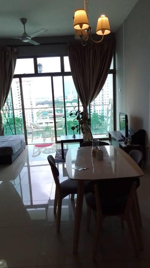 11-Modern Homestay Palazio Lake View Mount Austin Palazio Near Aeon Themepark Toppen Ikea Джохор-Бару Экстерьер фото